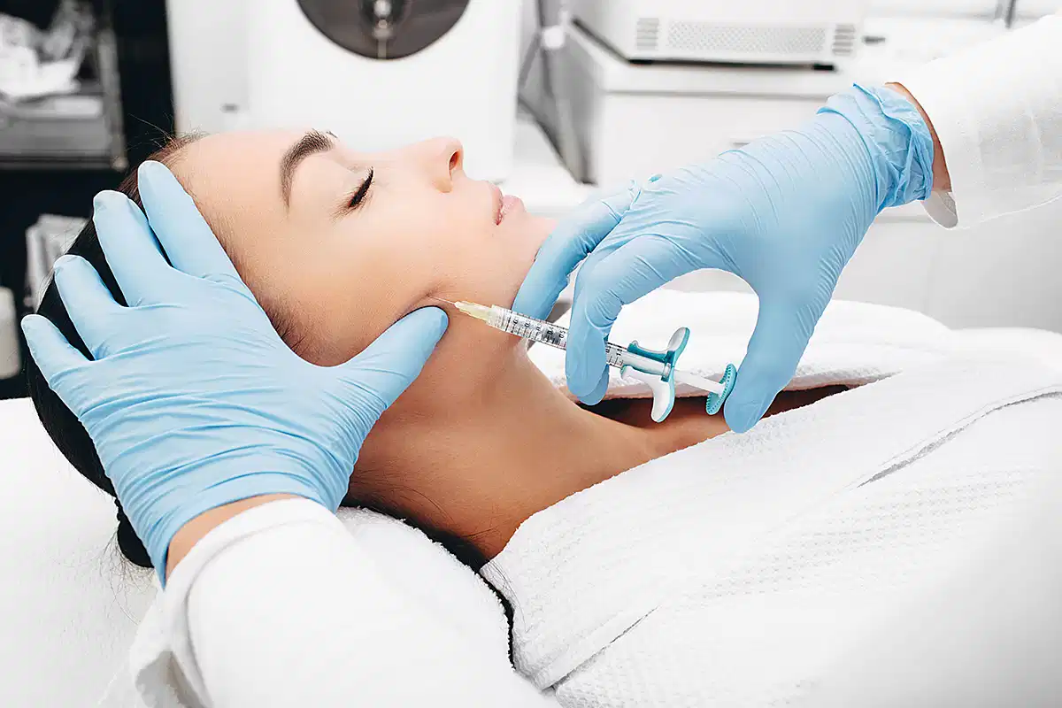 عيادة إبر النضارة في الامارات