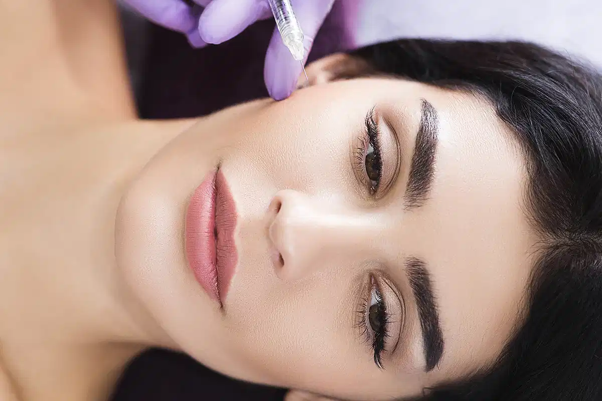 إجراء الحقن في عيادة إبر النضارة في الامارات