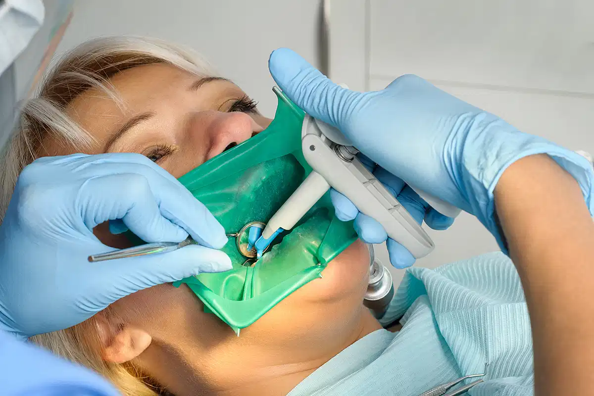 أنواع الحشوات في عيادة حشوات الأسنان في الامارات